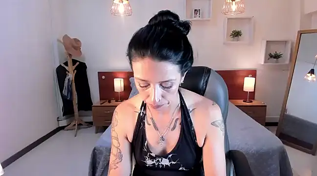 Snapshot of Kristen_Garner chatting on 12.20.24 Kristen Garner online show from 12.20.24