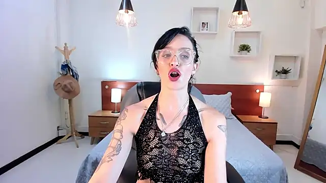 Snapshot of Kristen_Garner chatting on 01.16.25 Kristen Garner online show from 01.16.25