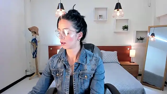 Snapshot of Kristen_Garner chatting on 01.20.25 Kristen Garner online show from 01.20.25