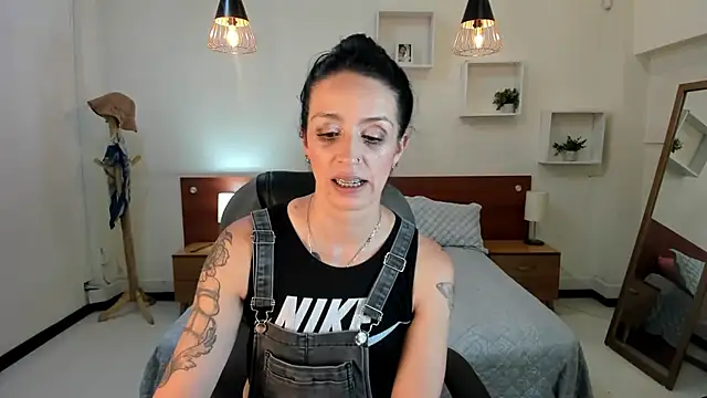 Snapshot of Kristen_Garner chatting on 01.22.25 Kristen Garner online show from 01.22.25