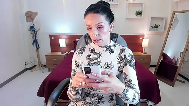 Snapshot of Kristen_Garner chatting on 02.02.25 Kristen Garner online show from 02.02.25