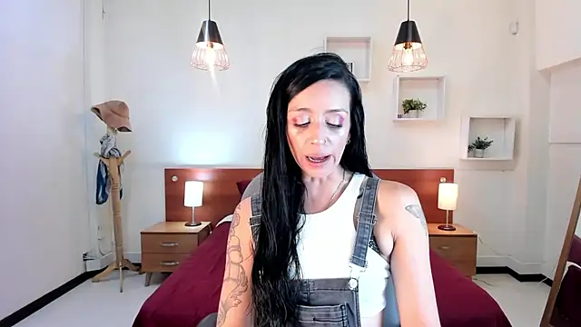 Snapshot of Kristen_Garner chatting on 02.13.25 Kristen Garner online show from 02.13.25