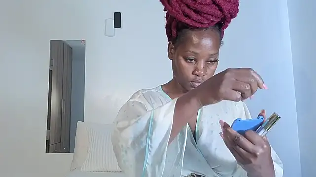 Snapshot of Elegant_Ebony chatting on 10.19.25 Elegant Ebony online show from 10.19.25