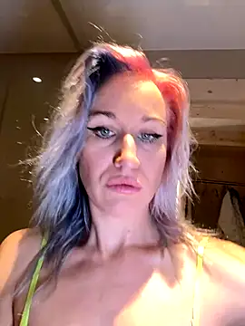 Dina-Light online show from 12.04.24