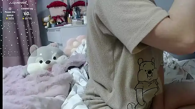 Snapshot of Viktoriiya_bald chatting on 02.11.26 Viktoriiya bald online show from 02.11.26