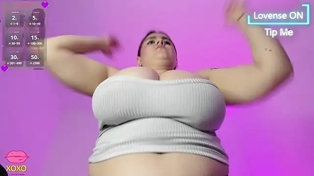 Snapshot of nicolleu99 chatting on 02.14.26 nicolleu99 online show from 02.14.26