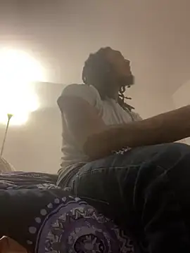 Snapshot of BD2LONG chatting on 02.19.25 BD2LONG online show from 02.19.25