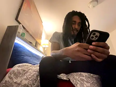 Snapshot of BD2LONG chatting on 10.31.25 BD2LONG online show from 10.31.25