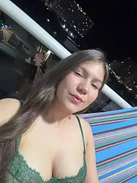 AmelieLaurent  online show from 12.15.25