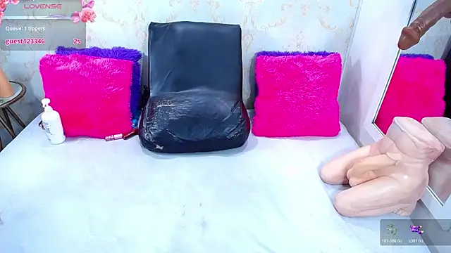 YHENDELYN STONE online show from 01.07.26