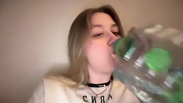 Snapshot of Isabel-Bailey chatting on 12.22.24 Isabel-Bailey online show from 12.22.24