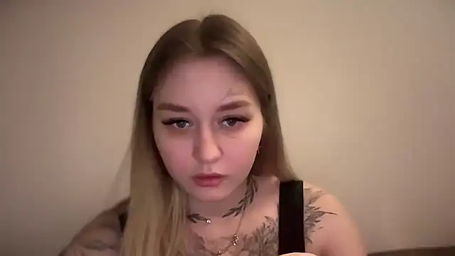 Snapshot of Isabel-Bailey chatting on 12.31.24 Isabel-Bailey online show from 12.31.24