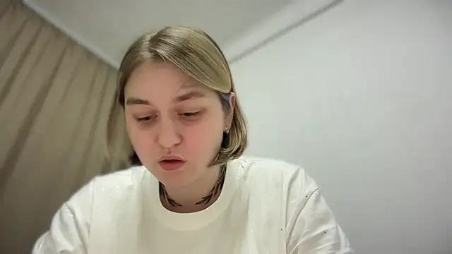 Snapshot of Isabel-Bailey chatting on 10.08.25 Isabel-Bailey online show from 10.08.25