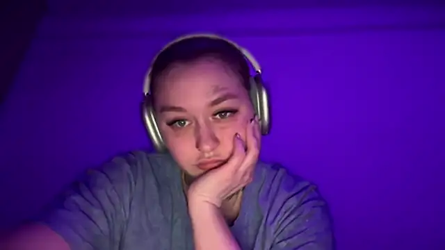 Snapshot of Isabel-Bailey chatting on 10.23.25 Isabel-Bailey online show from 10.23.25