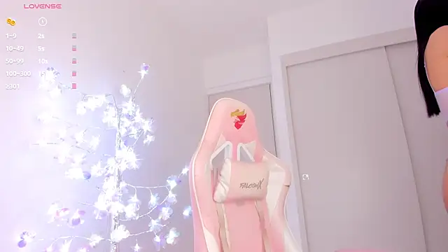 mia yourmommy online show from 12.17.25