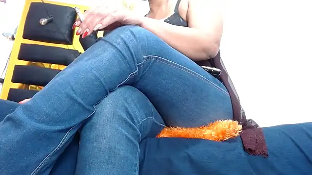 Helennahot online show from 02.27.25