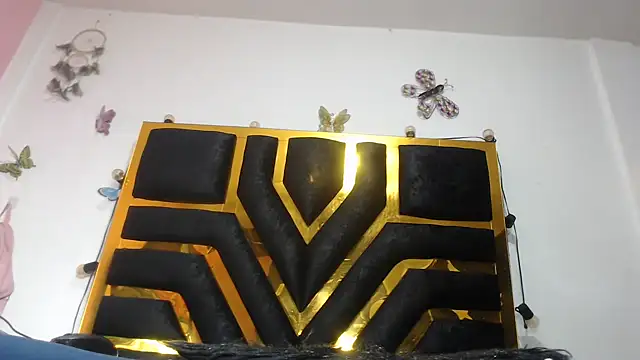 Helennahot online show from 10.18.25