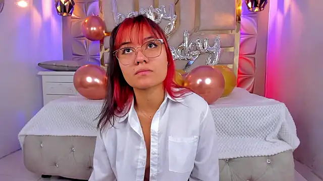 Snapshot of nahia_low chatting on 12.24.24 nahia low online show from 12.24.24