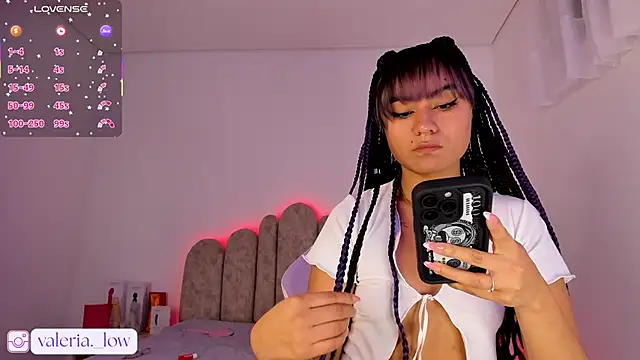 Snapshot of nahia_low chatting on 09.25.25 nahia low online show from 09.25.25