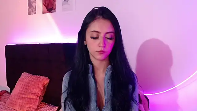 Coralinnee  online show from 03.07.25