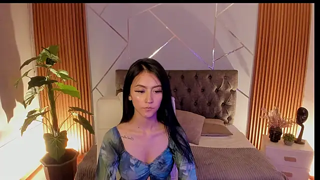 Coralinnee  online show from 09.10.25