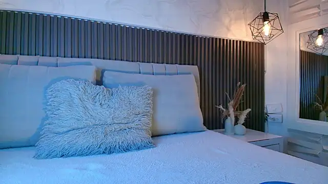 SHANONCLARK online show from 04.16.26