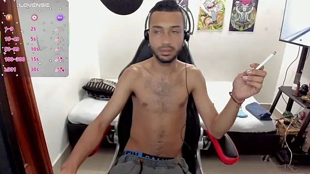 Snapshot of Aron_Baylor chatting on 09.13.25 Aron Baylor online show from 09.13.25