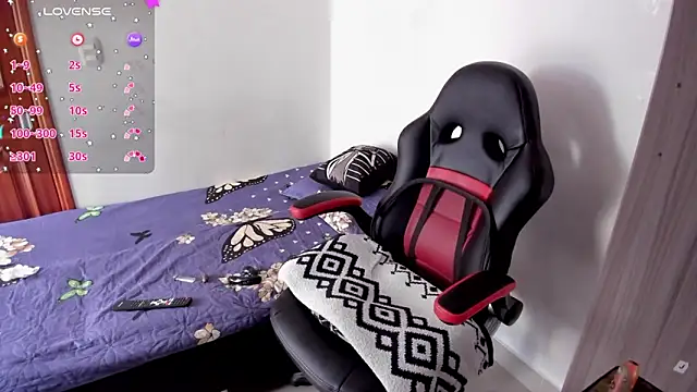 Snapshot of Aron_Baylor chatting on 10.02.25 Aron Baylor online show from 10.02.25