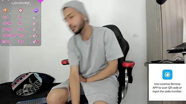 Snapshot of Aron_Baylor chatting on 10.09.25 Aron Baylor online show from 10.09.25