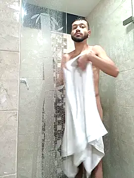 Snapshot of Aron_Baylor chatting on 10.12.25 Aron Baylor online show from 10.12.25