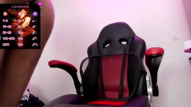 Snapshot of Aron_Baylor chatting on 11.19.25 Aron Baylor online show from 11.19.25