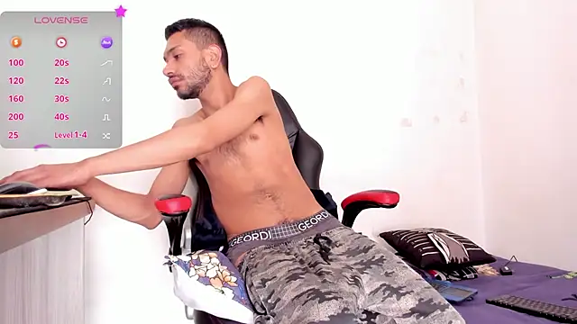 Snapshot of Aron_Baylor chatting on 12.14.25 Aron Baylor online show from 12.14.25