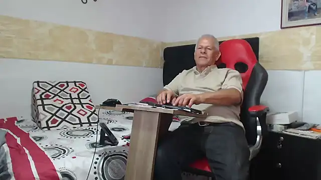 VALENTINO1983  online show from 09.28.25