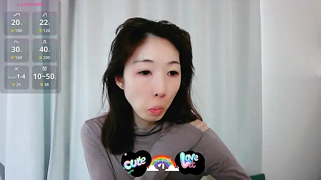 Snapshot of Love_me_Eri_ chatting on 10.20.25 Love me Eri  online show from 10.20.25