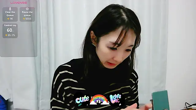 Snapshot of Love_me_Eri_ chatting on 10.22.25 Love me Eri  online show from 10.22.25