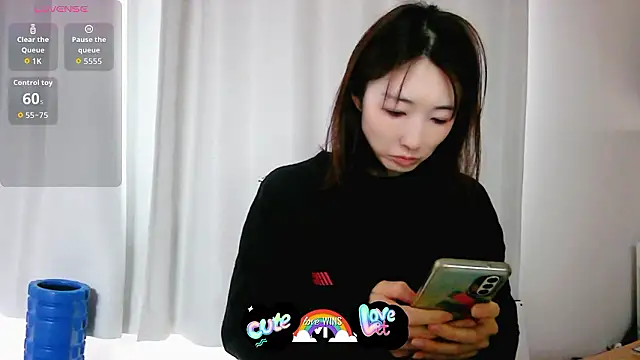 Snapshot of Love_me_Eri_ chatting on 01.10.26 Love me Eri online show from 01.10.26