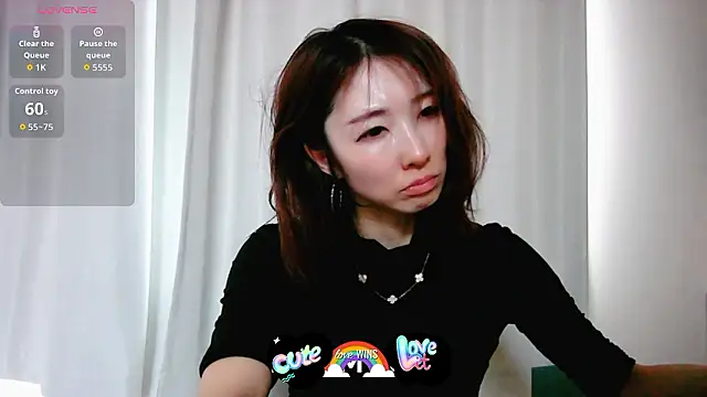 Snapshot of Love_me_Eri_ chatting on 05.26.26 Love me Eri online show from 05.26.26