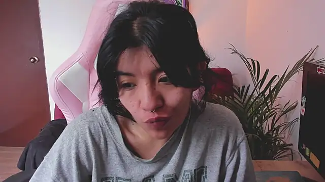 Snapshot of annie_walker6 chatting on 12.08.24 annie walker6 online show from 12.08.24