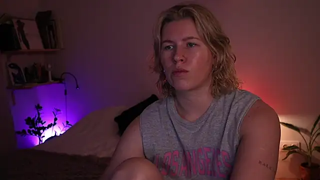 moonamii online show from 12.18.25