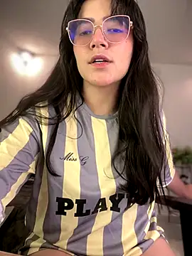 Lia flowers online show from 10.17.25