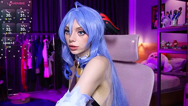 HolliWould  online show from 02.04.26