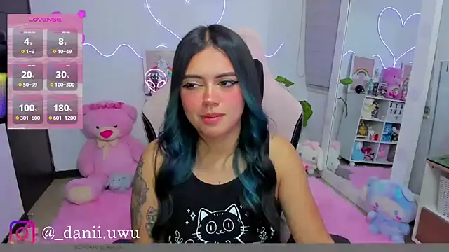 Snapshot of CuteDani_ chatting on 03.16.26 CuteDani online show from 03.16.26
