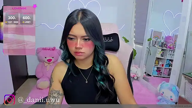 Snapshot of CuteDani_ chatting on 03.18.26 CuteDani online show from 03.18.26