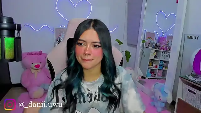 Snapshot of CuteDani_ chatting on 03.20.26 CuteDani online show from 03.20.26