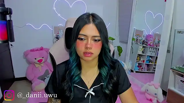 Snapshot of CuteDani_ chatting on 04.01.26 CuteDani online show from 04.01.26