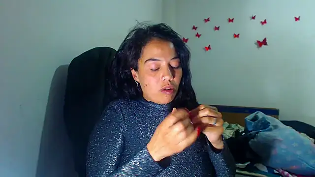 Snapshot of AmaraRoberts420 chatting on 11.16.25 AmaraRoberts420 online show from 11.16.25