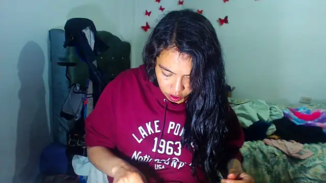 Snapshot of AmaraRoberts420 chatting on 11.29.25 AmaraRoberts420 online show from 11.29.25