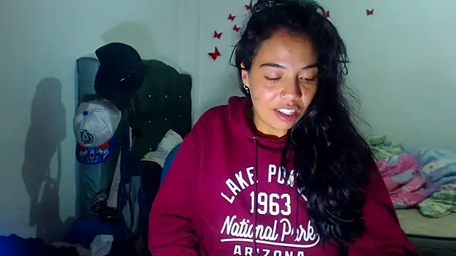 Snapshot of AmaraRoberts420 chatting on 12.01.25 AmaraRoberts420 online show from 12.01.25