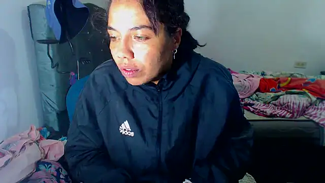 Snapshot of AmaraRoberts420 chatting on 12.17.25 AmaraRoberts420 online show from 12.17.25