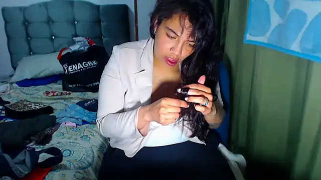 Snapshot of AmaraRoberts420 chatting on 01.15.26 AmaraRoberts420 online show from 01.15.26